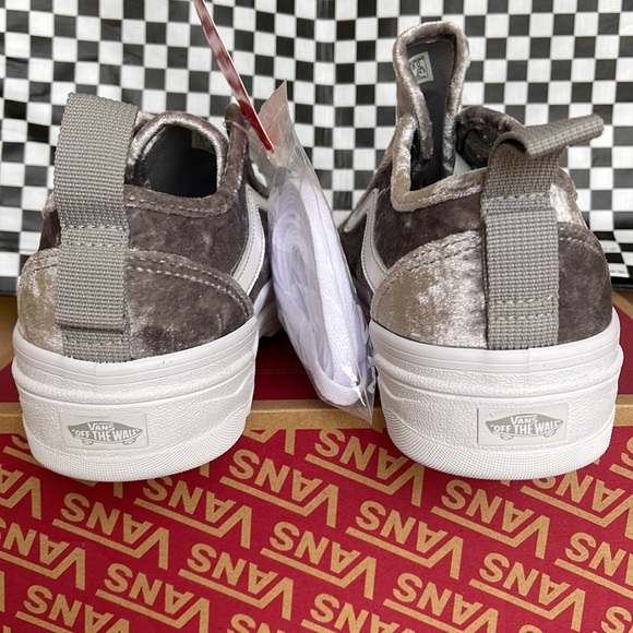 Vans Sentry Old Skool Crushed Velvet Silver/True White WMNS sneakers - Picture 14 of 16